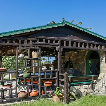 Sandy And Apartahotel