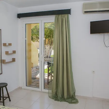Sandy And Apart-hotel Svoronata
